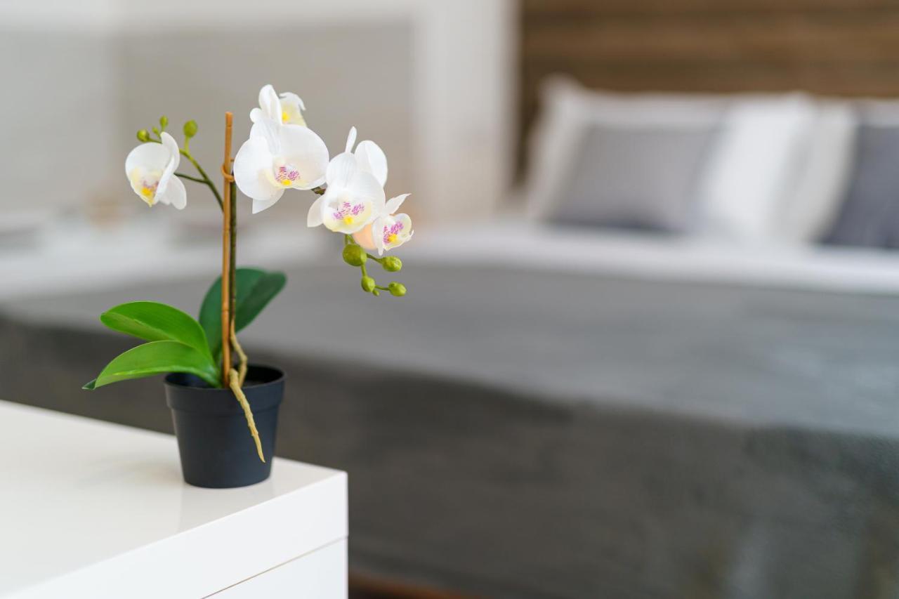 Atena Rooms Cagliari Bagian luar foto