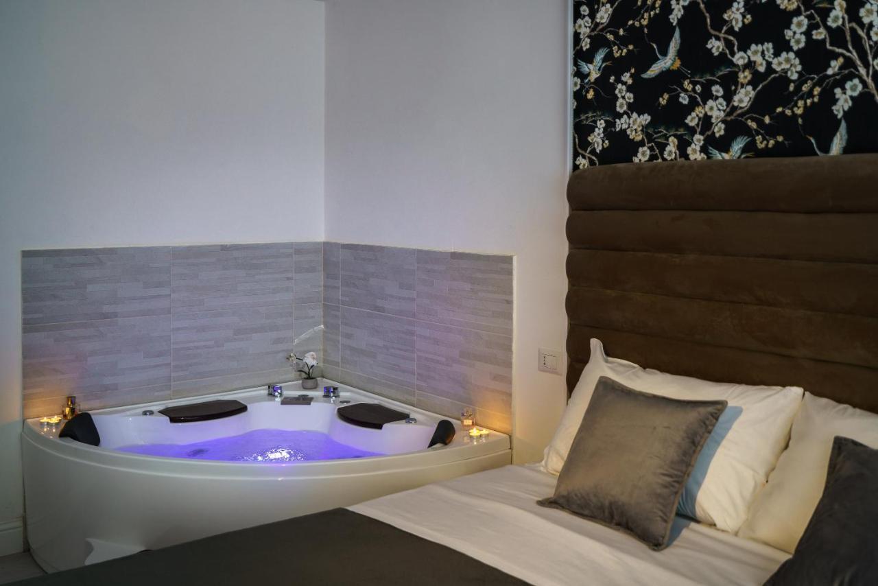 Atena Rooms Cagliari Bagian luar foto