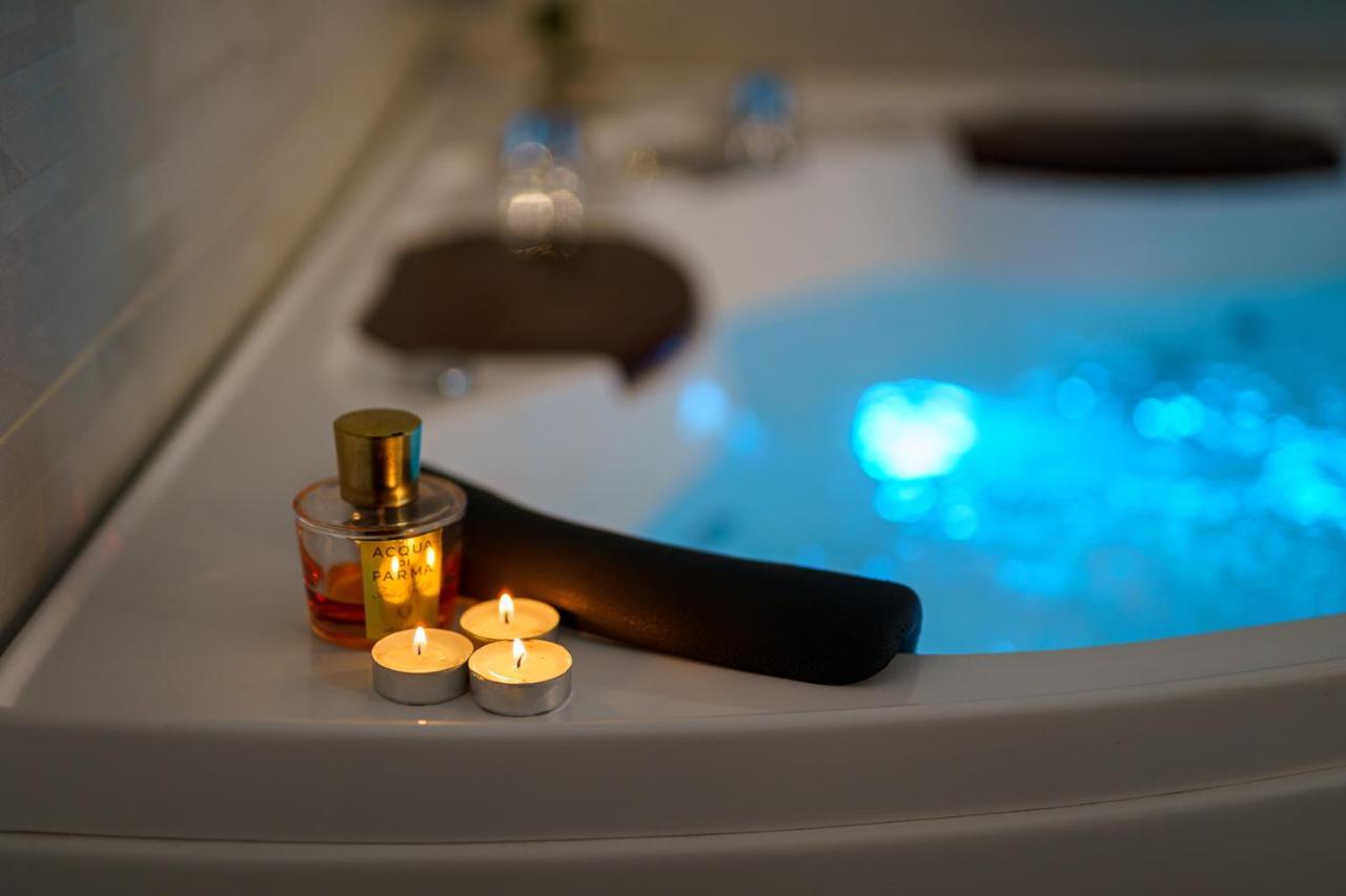 Atena Rooms Cagliari Bagian luar foto