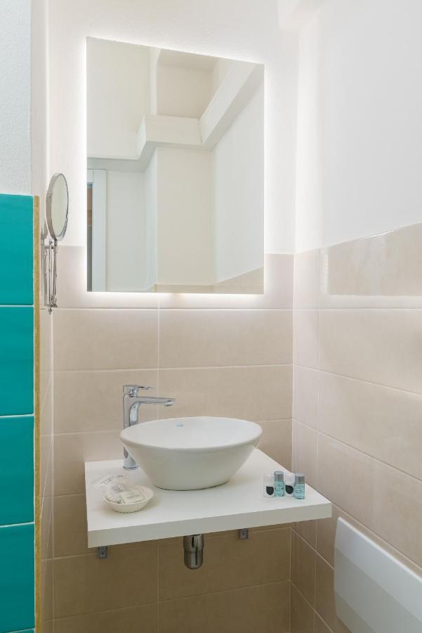 Atena Rooms Cagliari Bagian luar foto