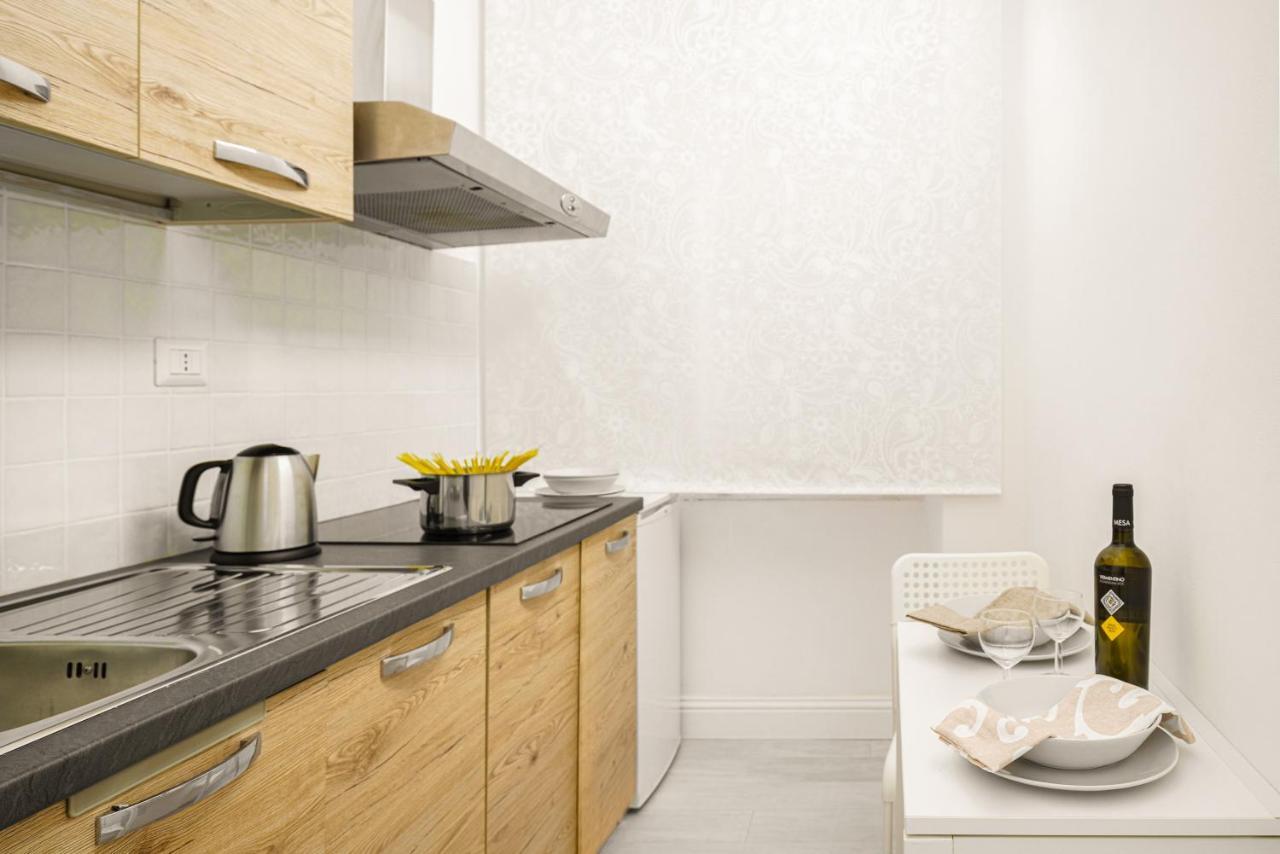Atena Rooms Cagliari Bagian luar foto