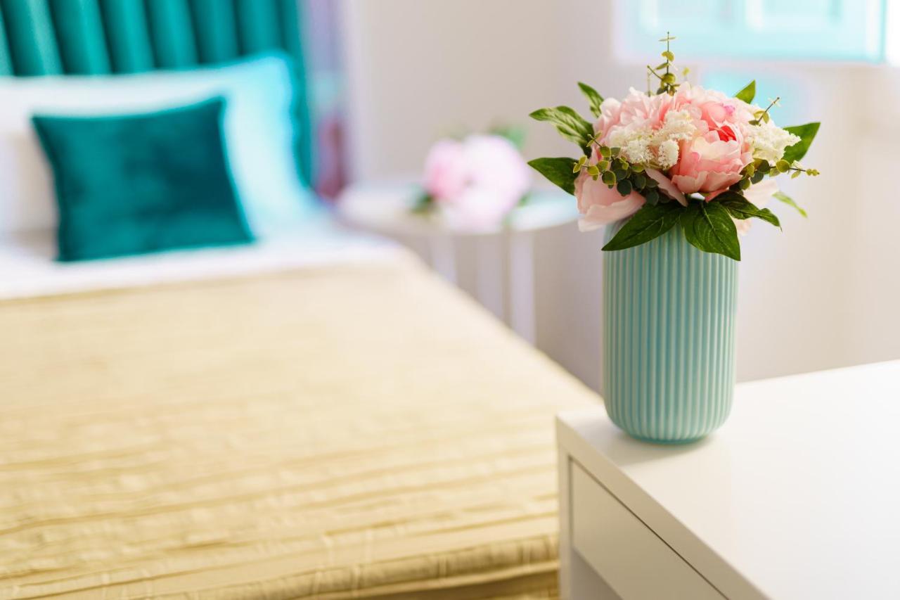 Atena Rooms Cagliari Bagian luar foto