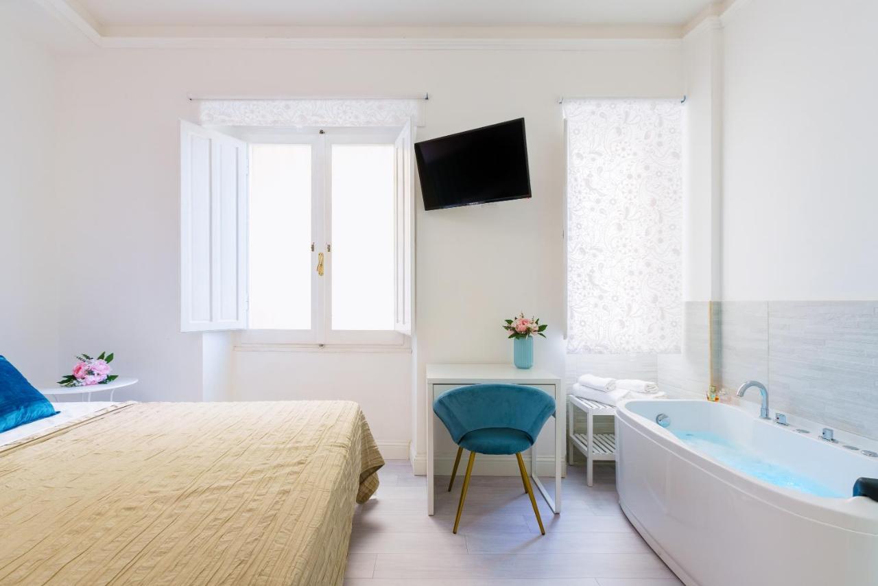 Atena Rooms Cagliari Bagian luar foto