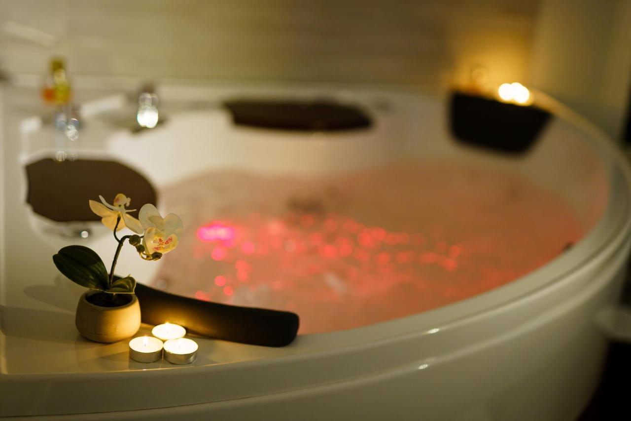Atena Rooms Cagliari Bagian luar foto