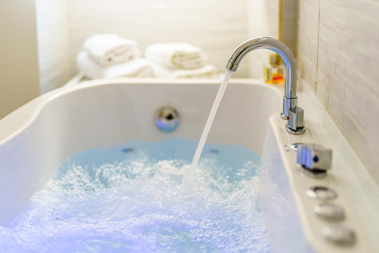 Atena Rooms Cagliari Bagian luar foto