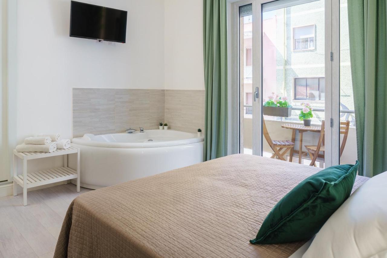 Atena Rooms Cagliari Bagian luar foto