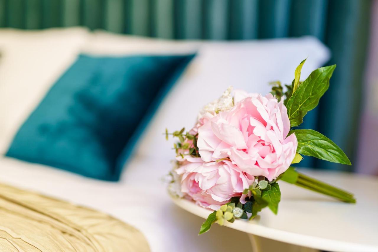 Atena Rooms Cagliari Bagian luar foto