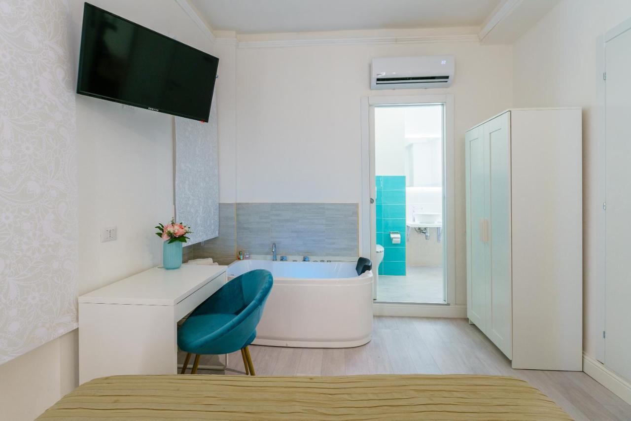 Atena Rooms Cagliari Bagian luar foto