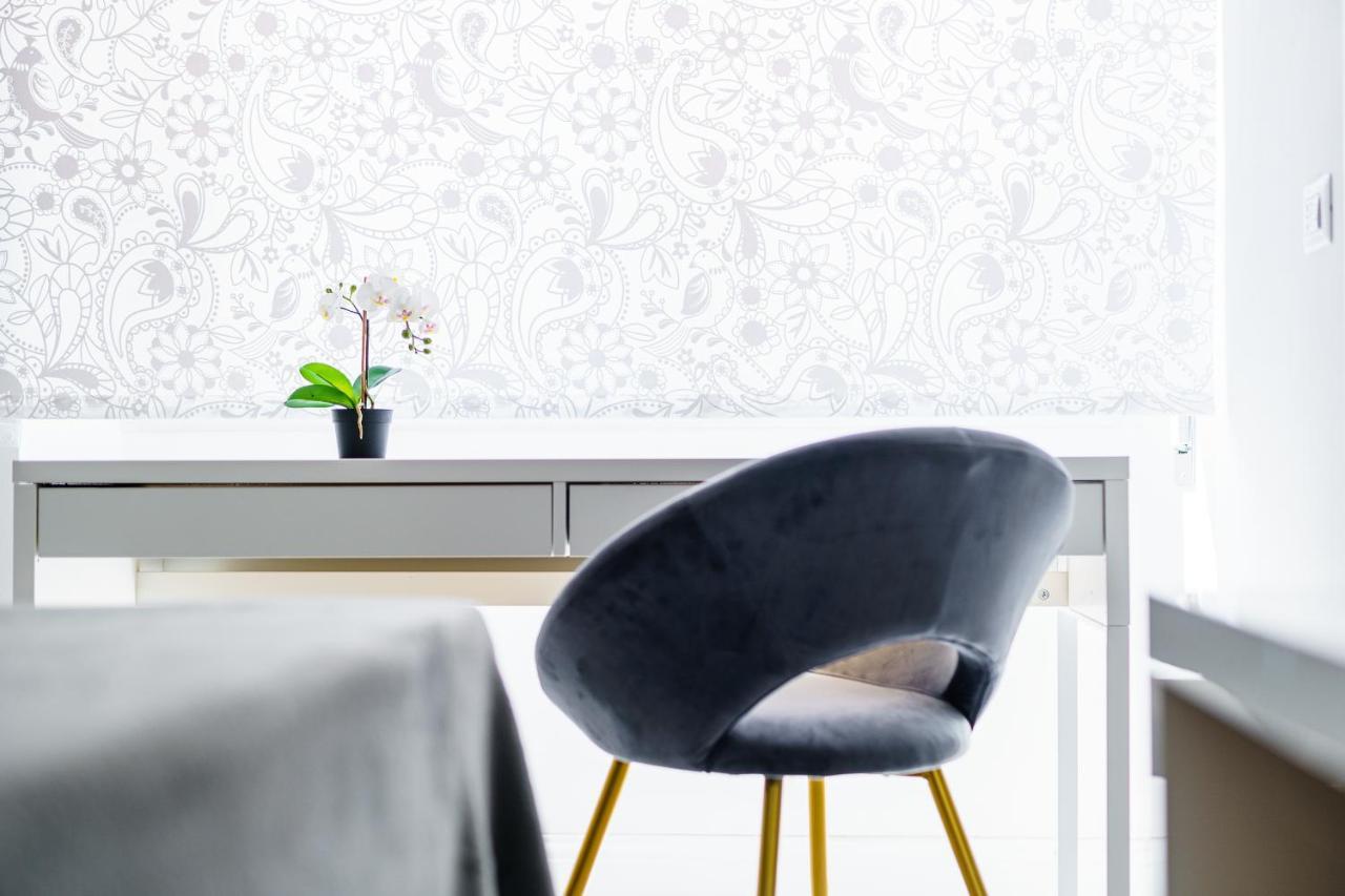 Atena Rooms Cagliari Bagian luar foto