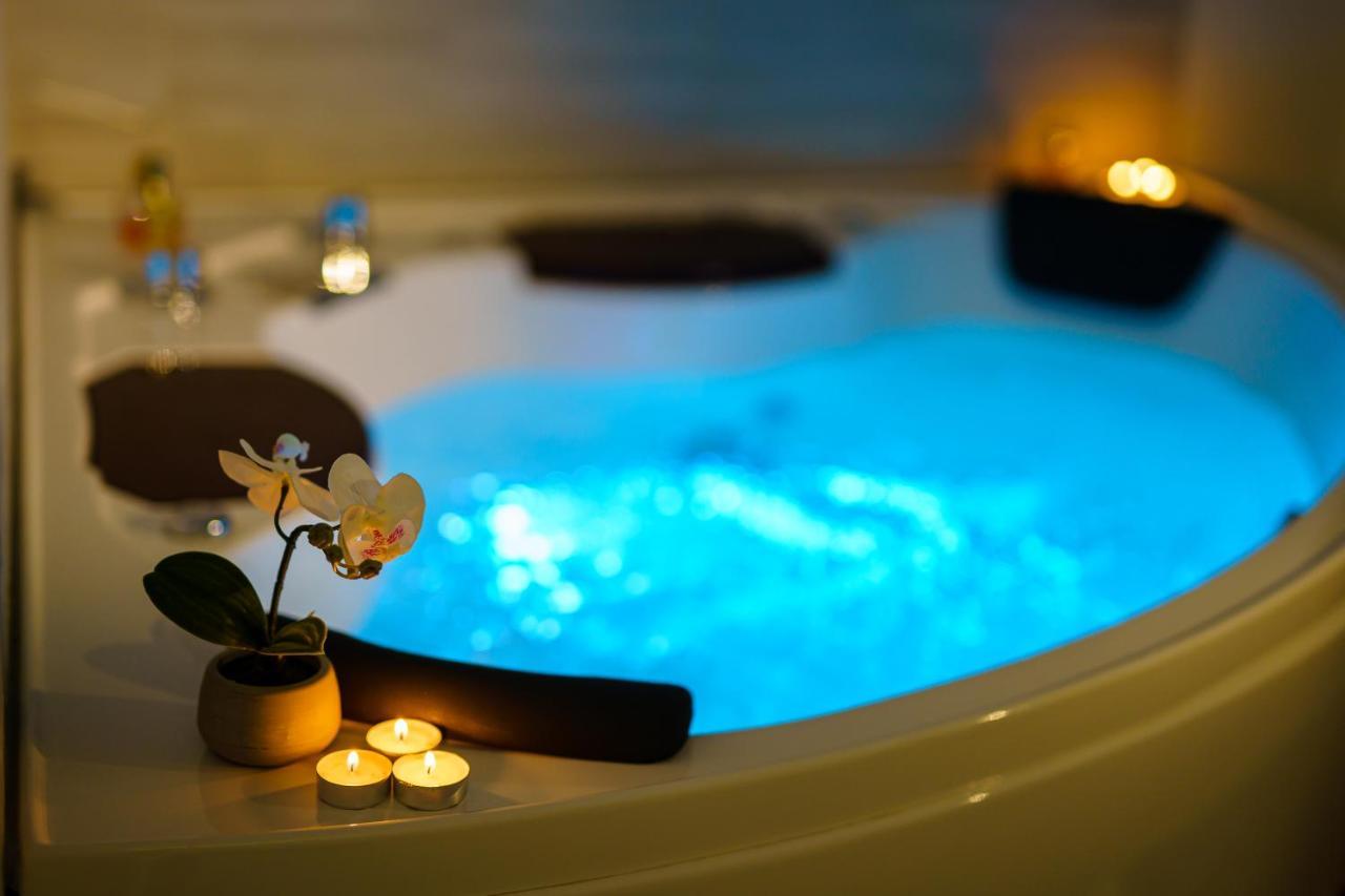 Atena Rooms Cagliari Bagian luar foto
